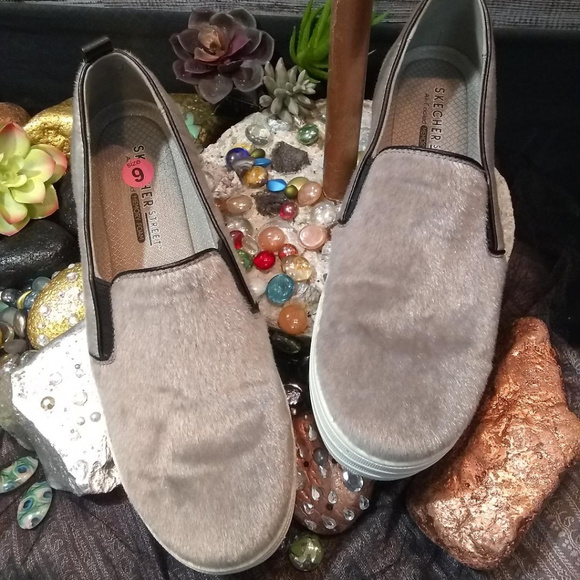 Skechers Street Shoes - 👣Sketchers Grey FauxFur Loafer MEMORY FOAM INSOLE